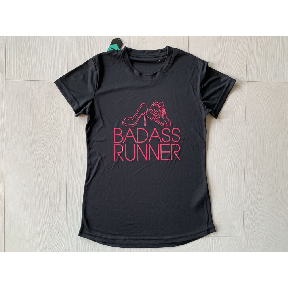 Badass runner feliratú női XS-es technikai póló 