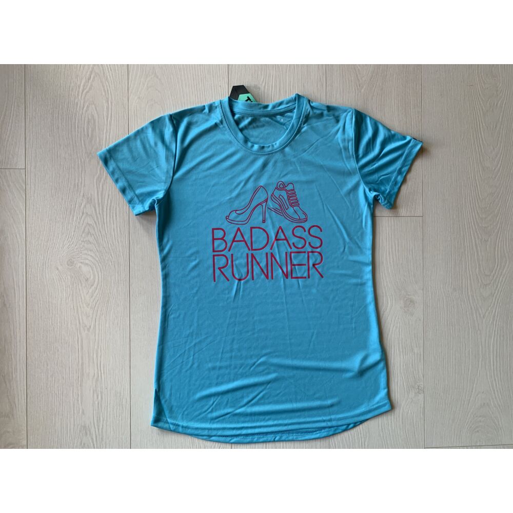 Badass runner feliratú női S-es technikai póló 